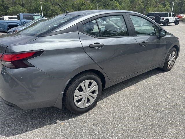 Used 2022 Nissan Versa S FWD image 3