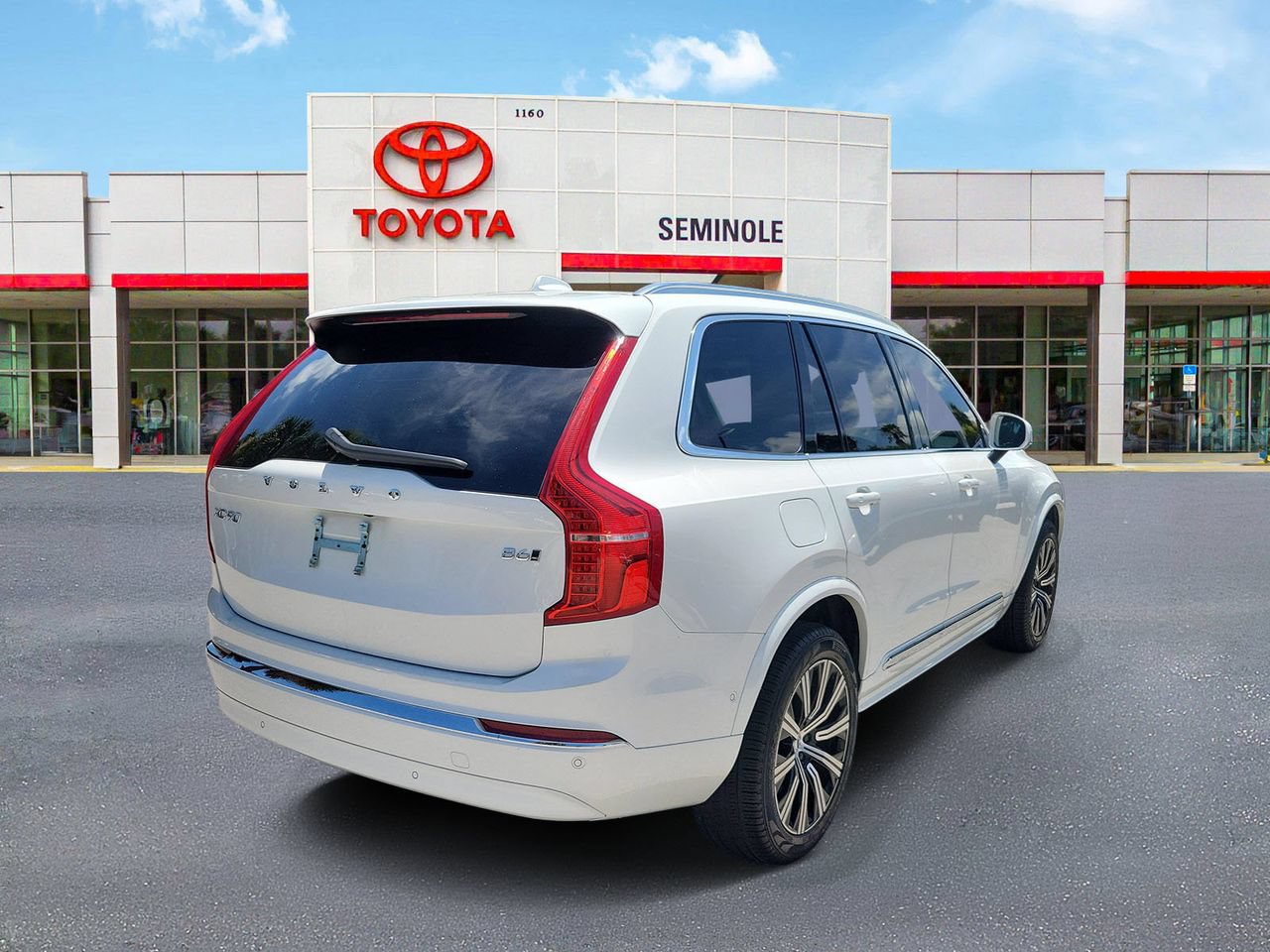 Used 2023 Volvo XC90 B6 Plus AWD/4WD image 3