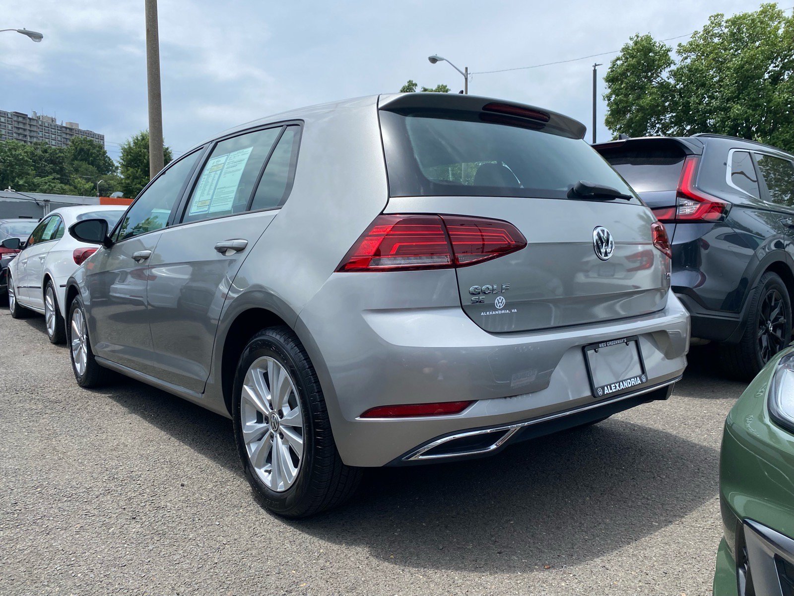 Used 2018 Volkswagen Golf SE FWD image 2