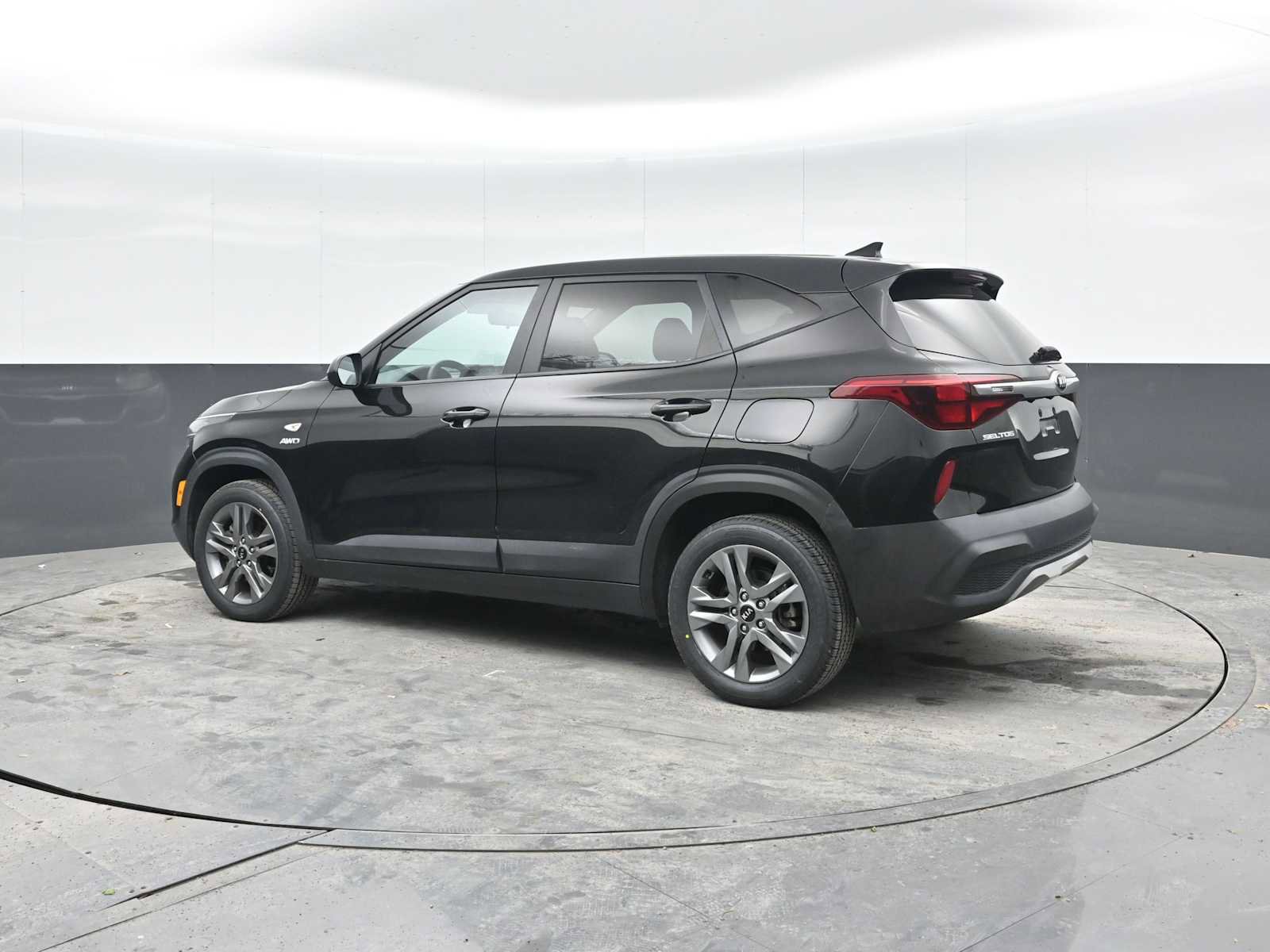 Used 2021 Kia Seltos LX AWD/4WD image 2