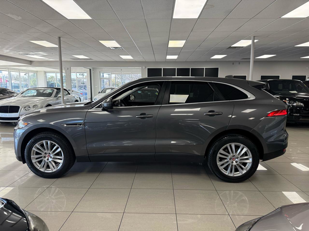 Used 2017 Jaguar F-PACE Prestige image 7