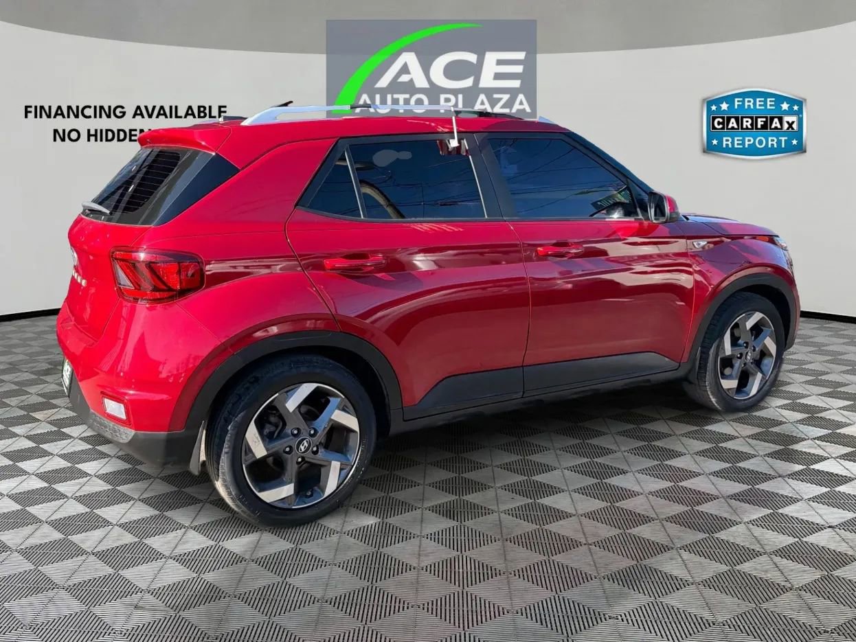 Used 2023 Hyundai Venue SEL FWD image 5
