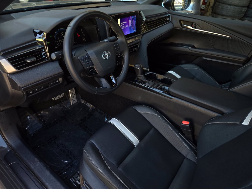 Used 2025 Toyota Camry SE FWD image 10