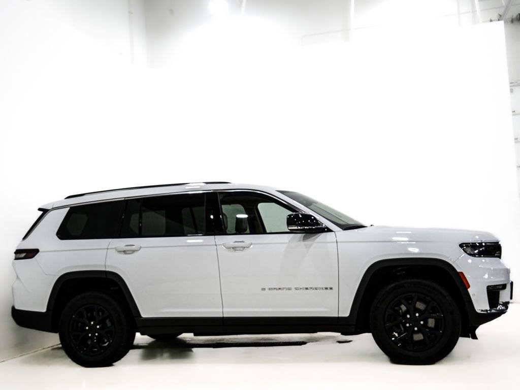 Used 2022 Jeep Grand Cherokee L Limited w/ Luxury Tech Group II AWD/4WD image 5