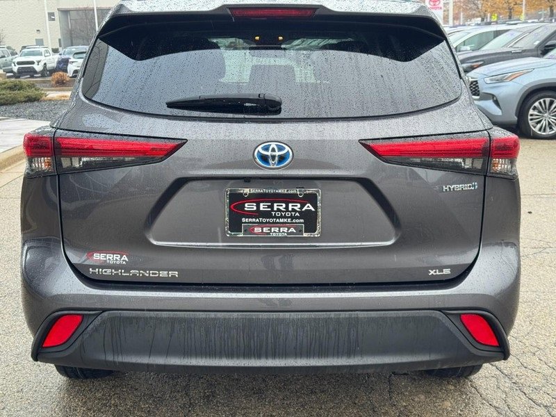 Used 2023 Toyota Highlander XLE image 5