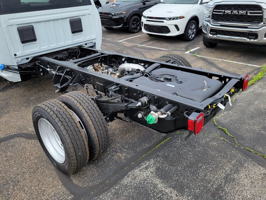 New 2024 RAM 5500 Tradesman RWD image 11