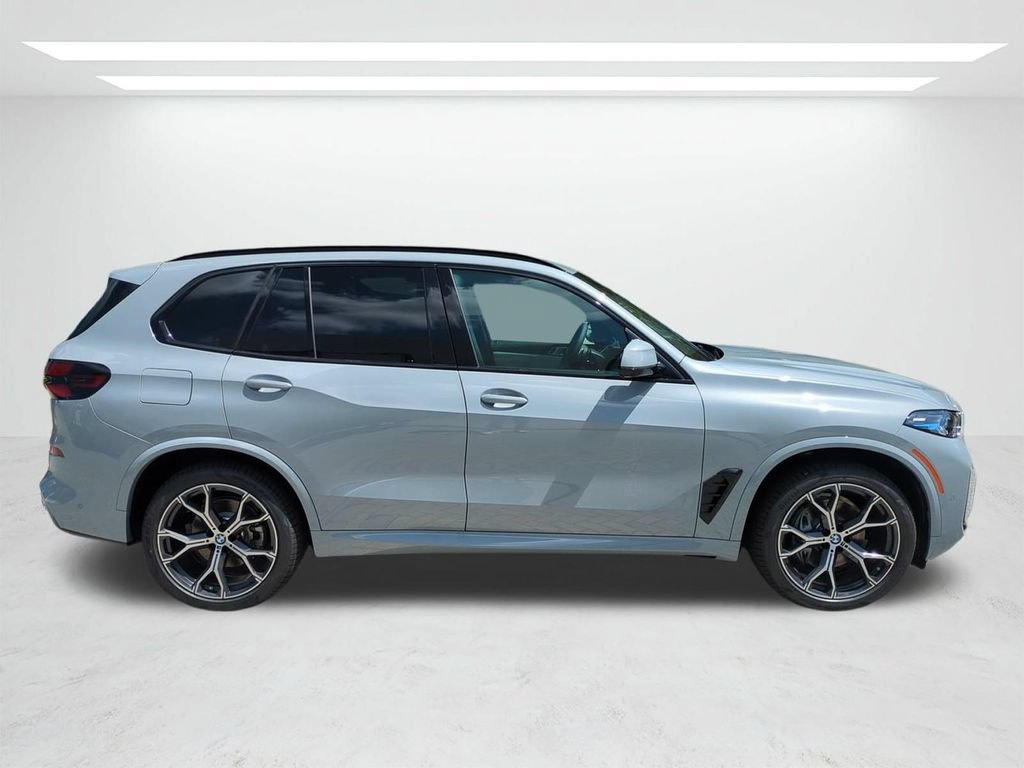 New 2026 BMW X5 xDrive40i w/ M Sport Package AWD/4WD image 3