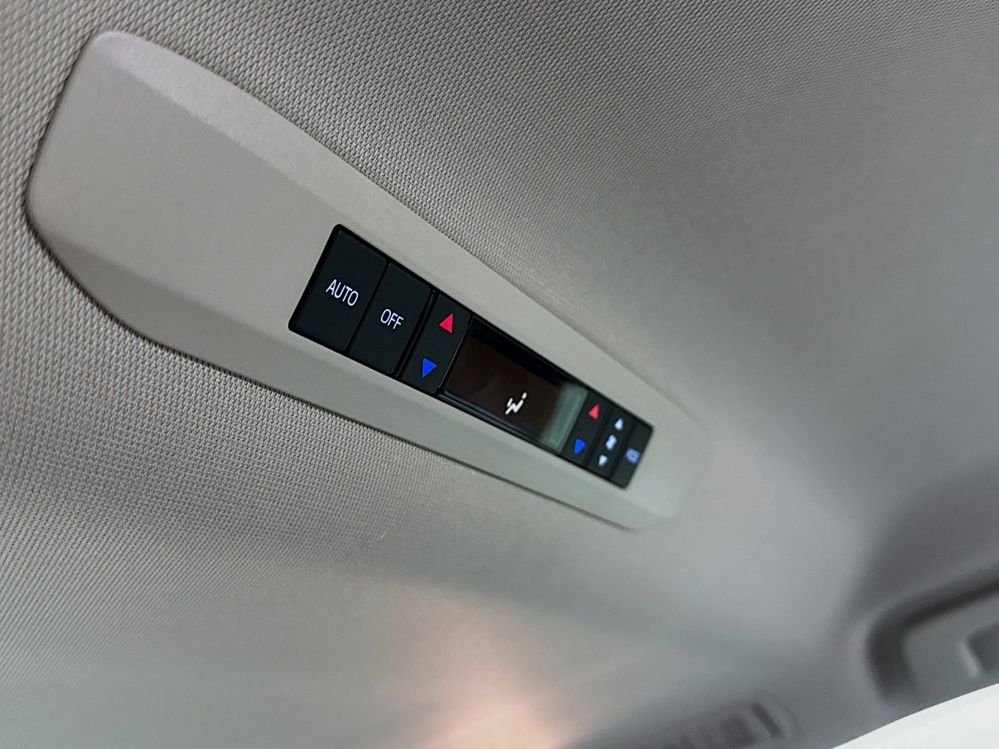 Used 2025 Toyota Sienna XLE FWD image 31