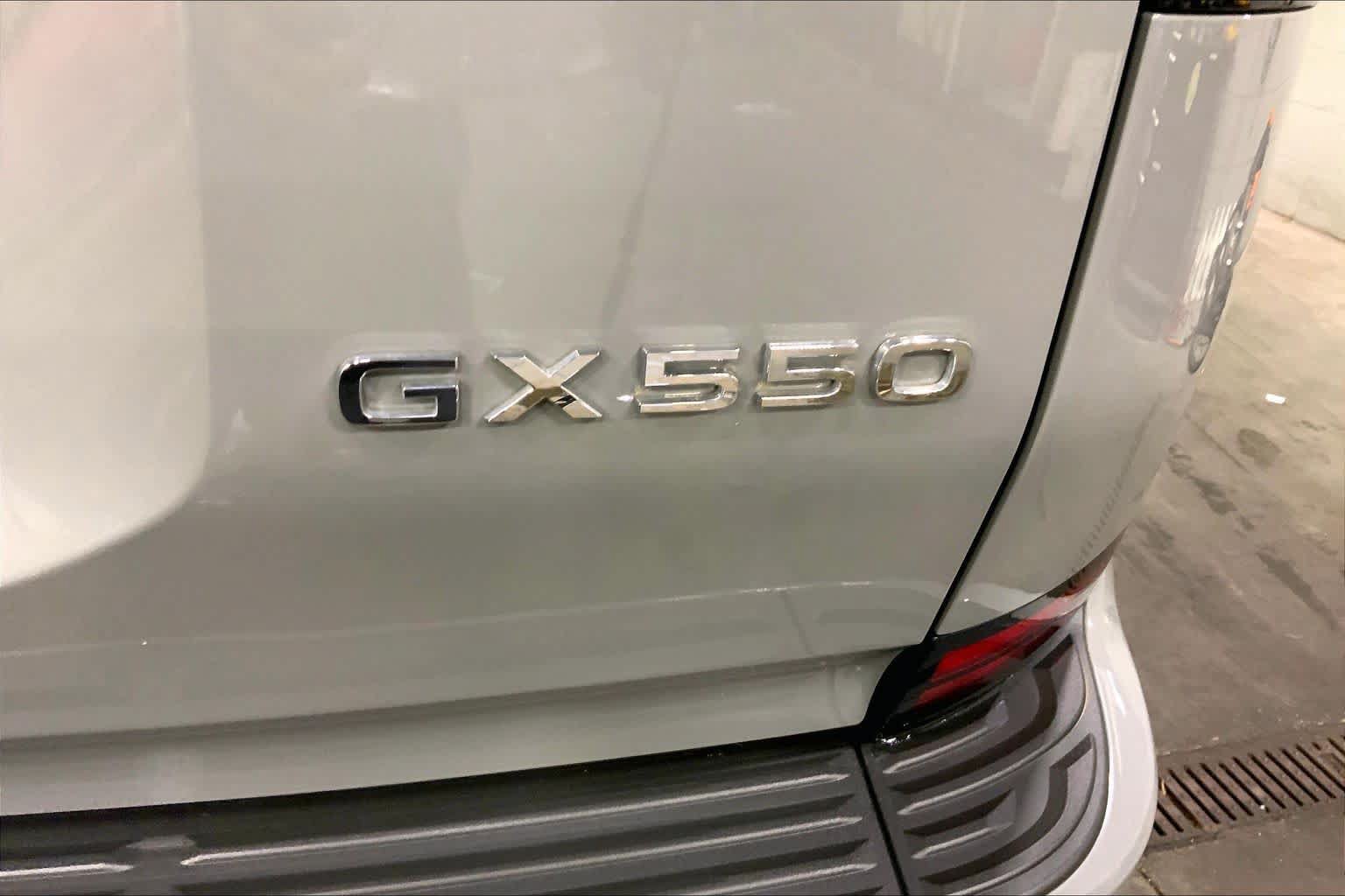 Used 2024 Lexus GX 550 w/ Cold Area Package AWD/4WD image 10