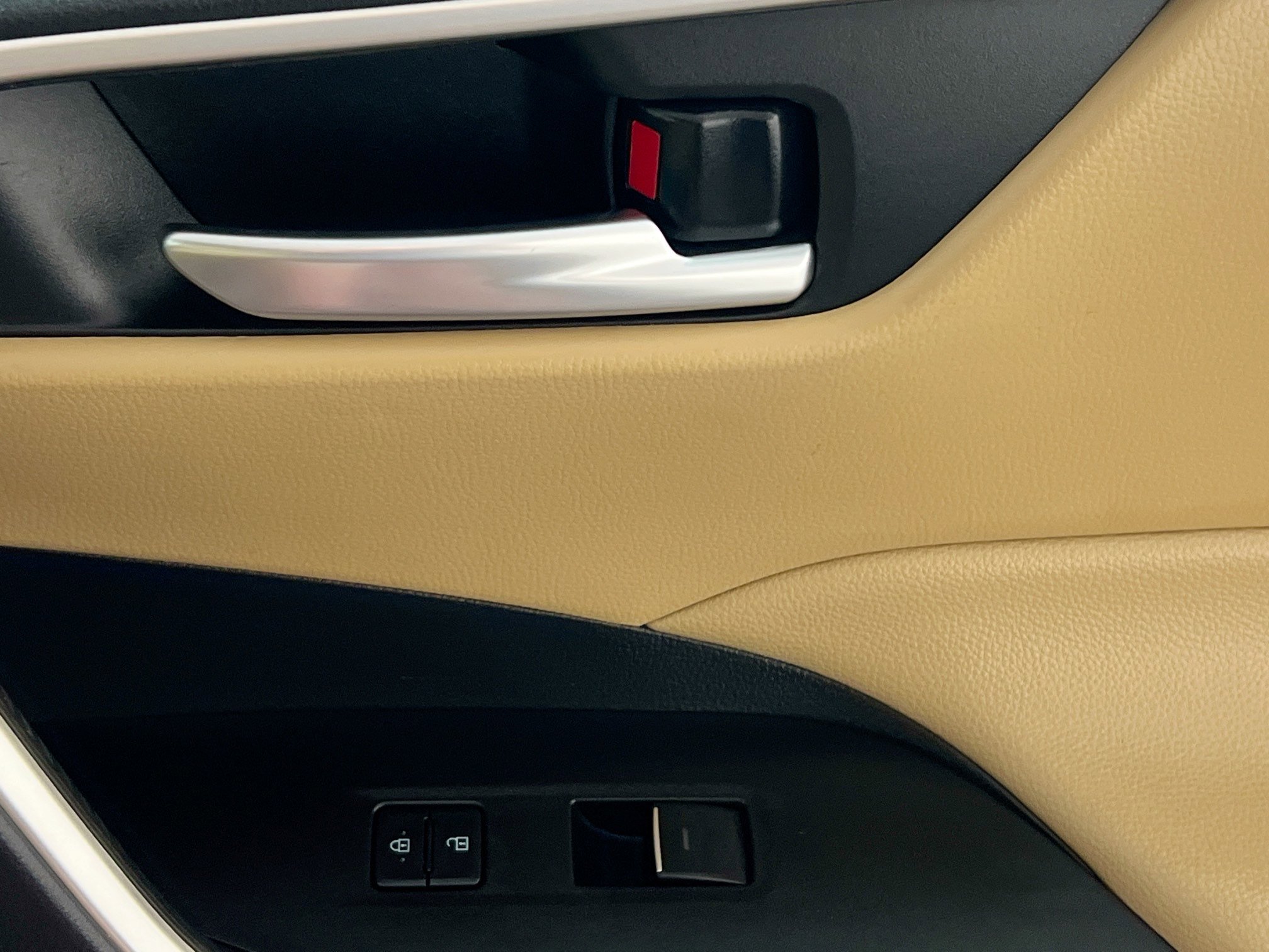 Used 2023 Toyota RAV4 XLE Premium image 32