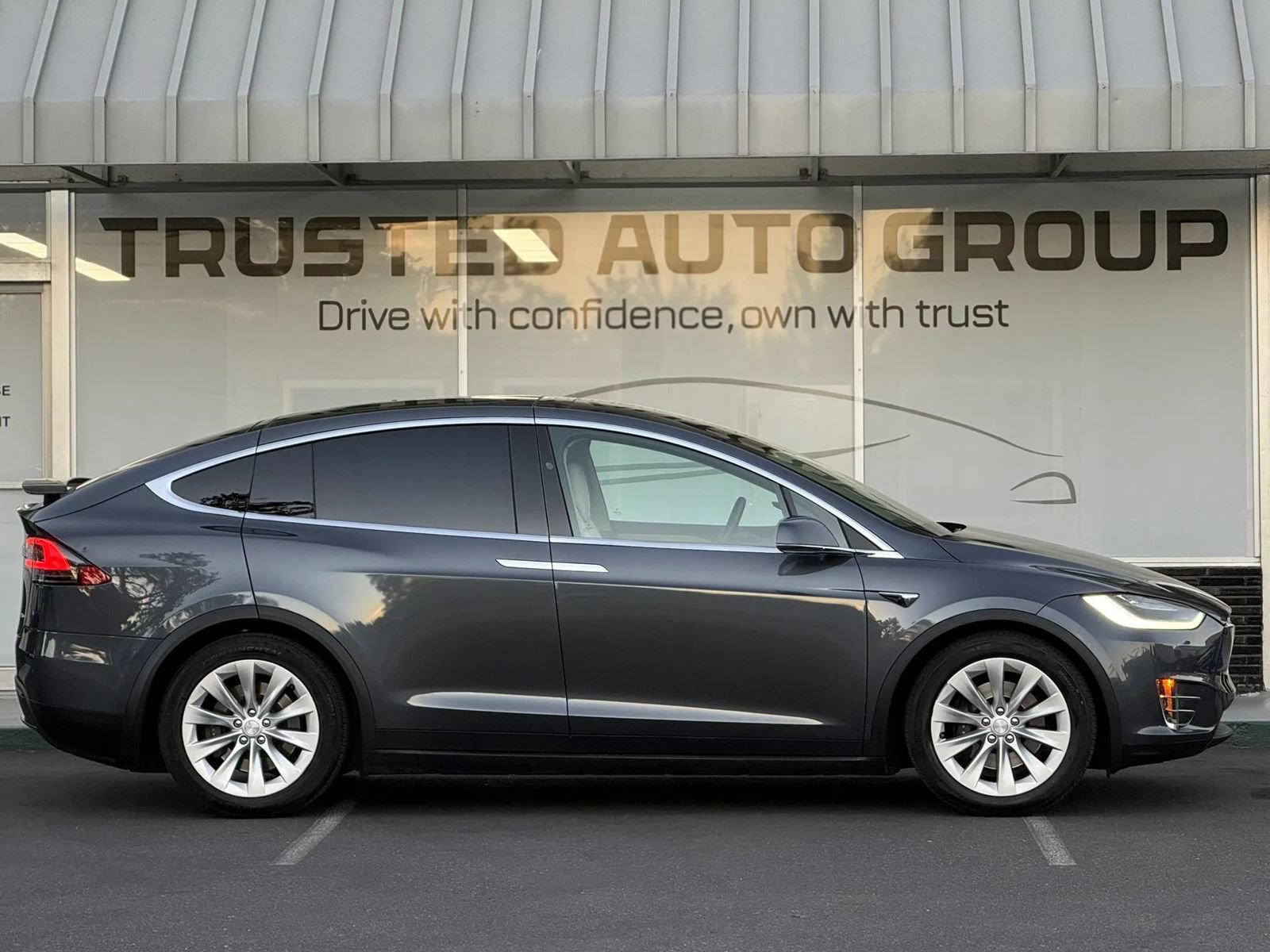 Used 2018 Tesla Model X 75D AWD/4WD image 9