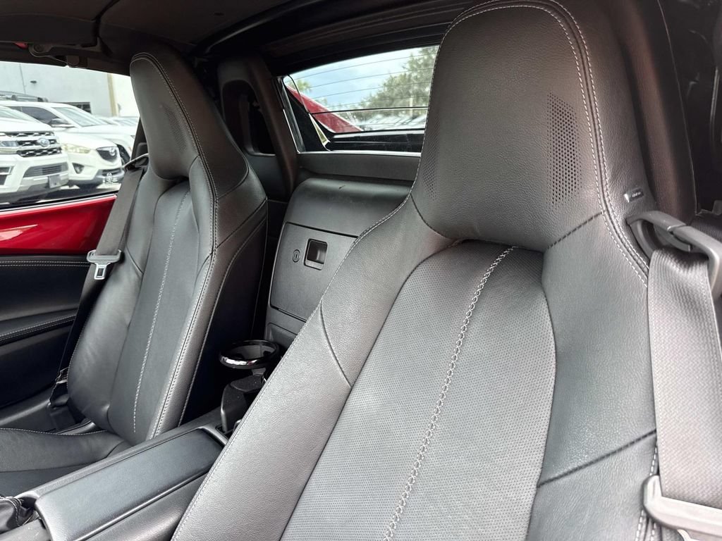 Used 2022 MAZDA MX-5 Miata RF Grand Touring w/ Appearance Package RWD image 15