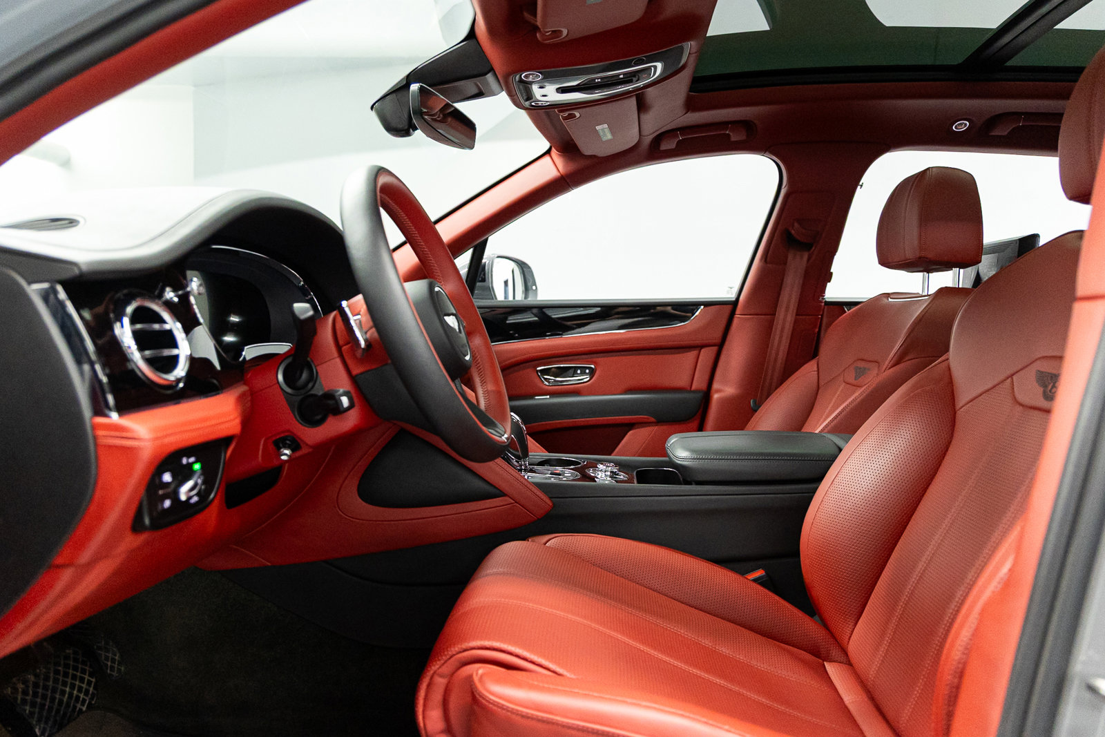 Used 2022 Bentley Bentayga image 26