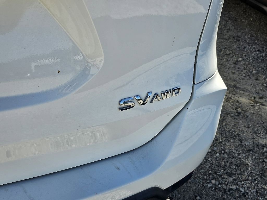 Used 2017 Nissan Rogue SV w/ SV Premium Package image 12