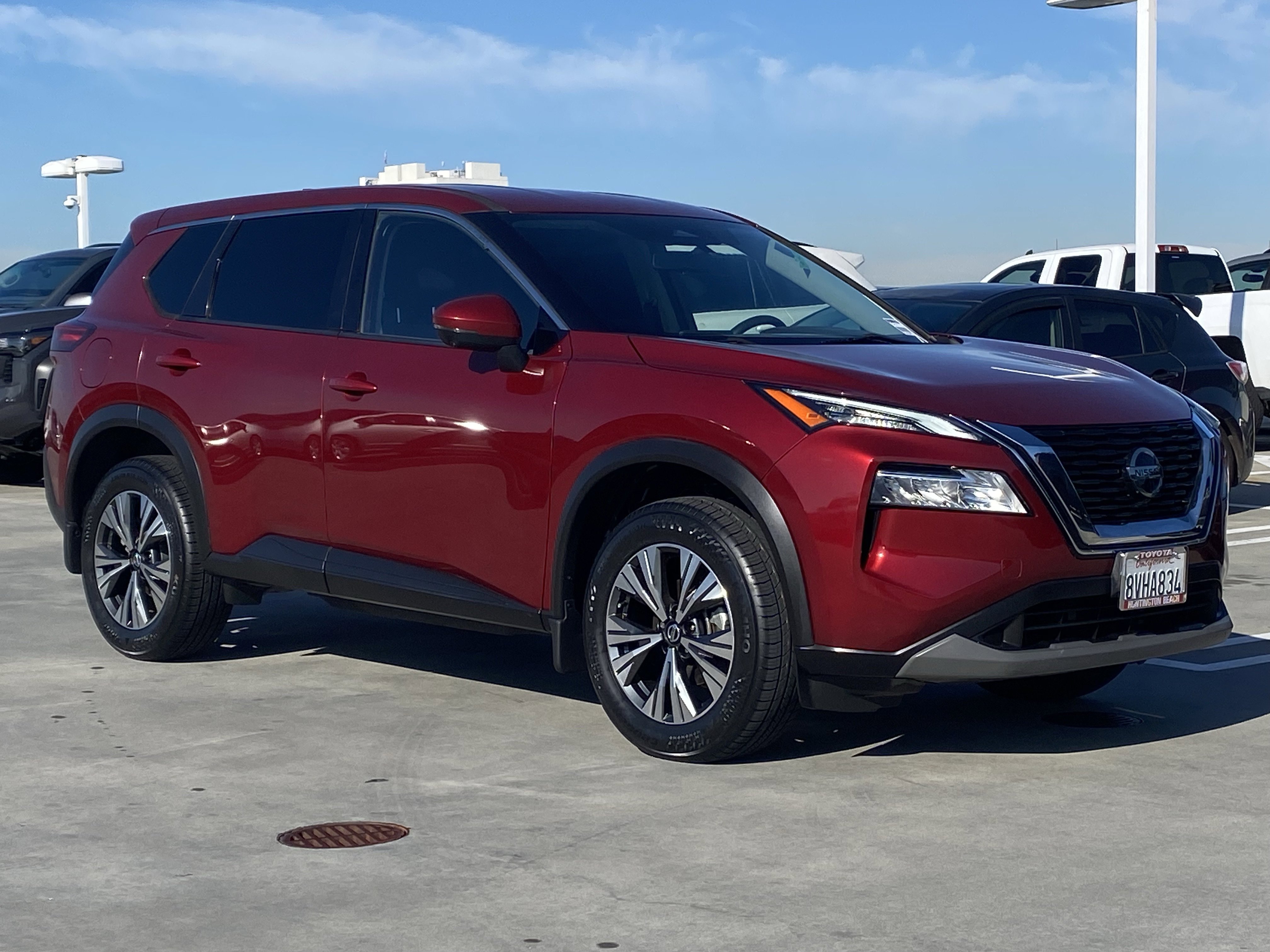 Used 2021 Nissan Rogue SV image 2