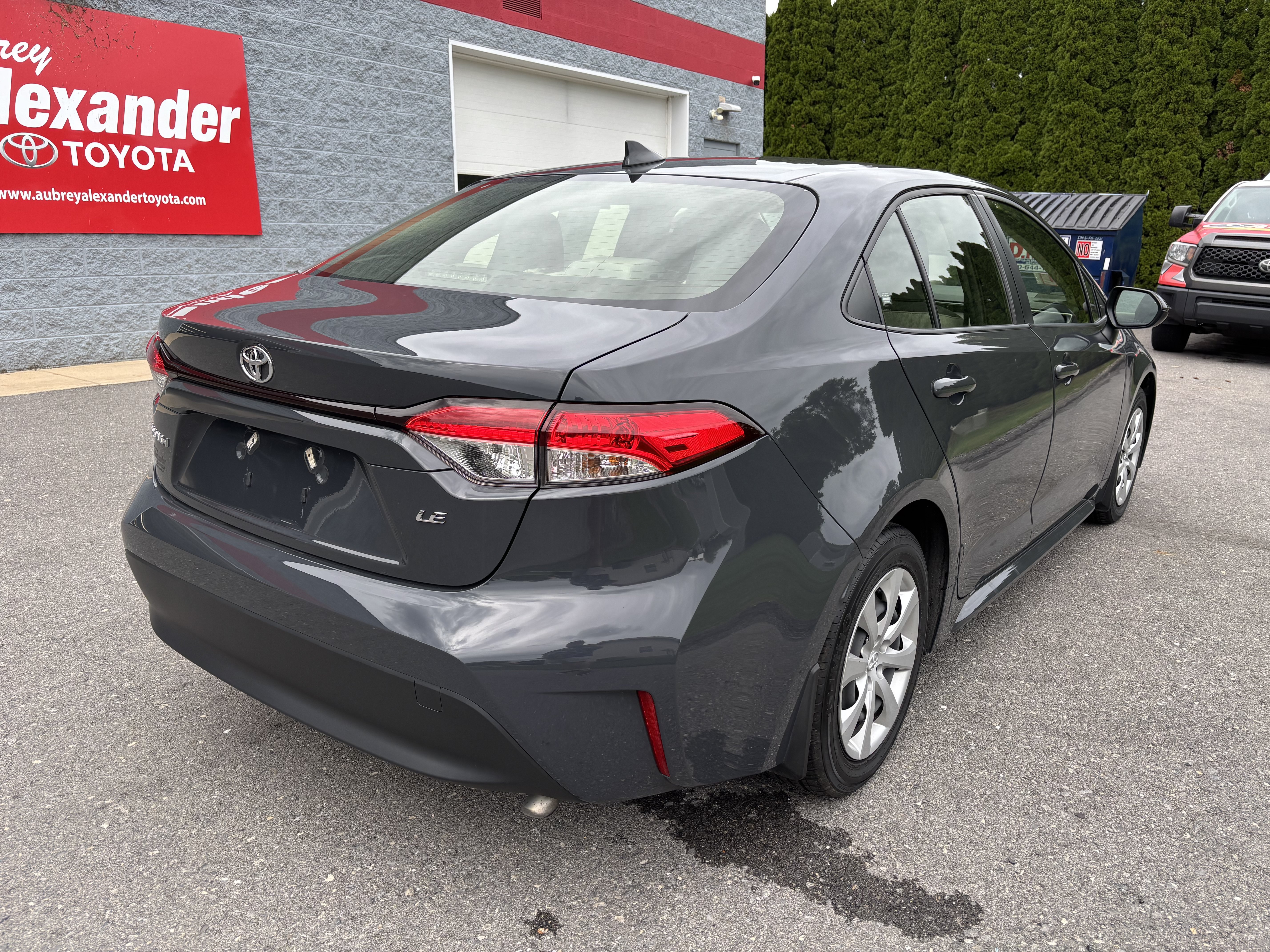 Used 2023 Toyota Corolla LE w/ Carpet Mat Package (TMS) FWD image 3