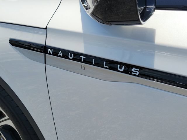 Used 2024 Lincoln Nautilus Premier AWD/4WD image 5