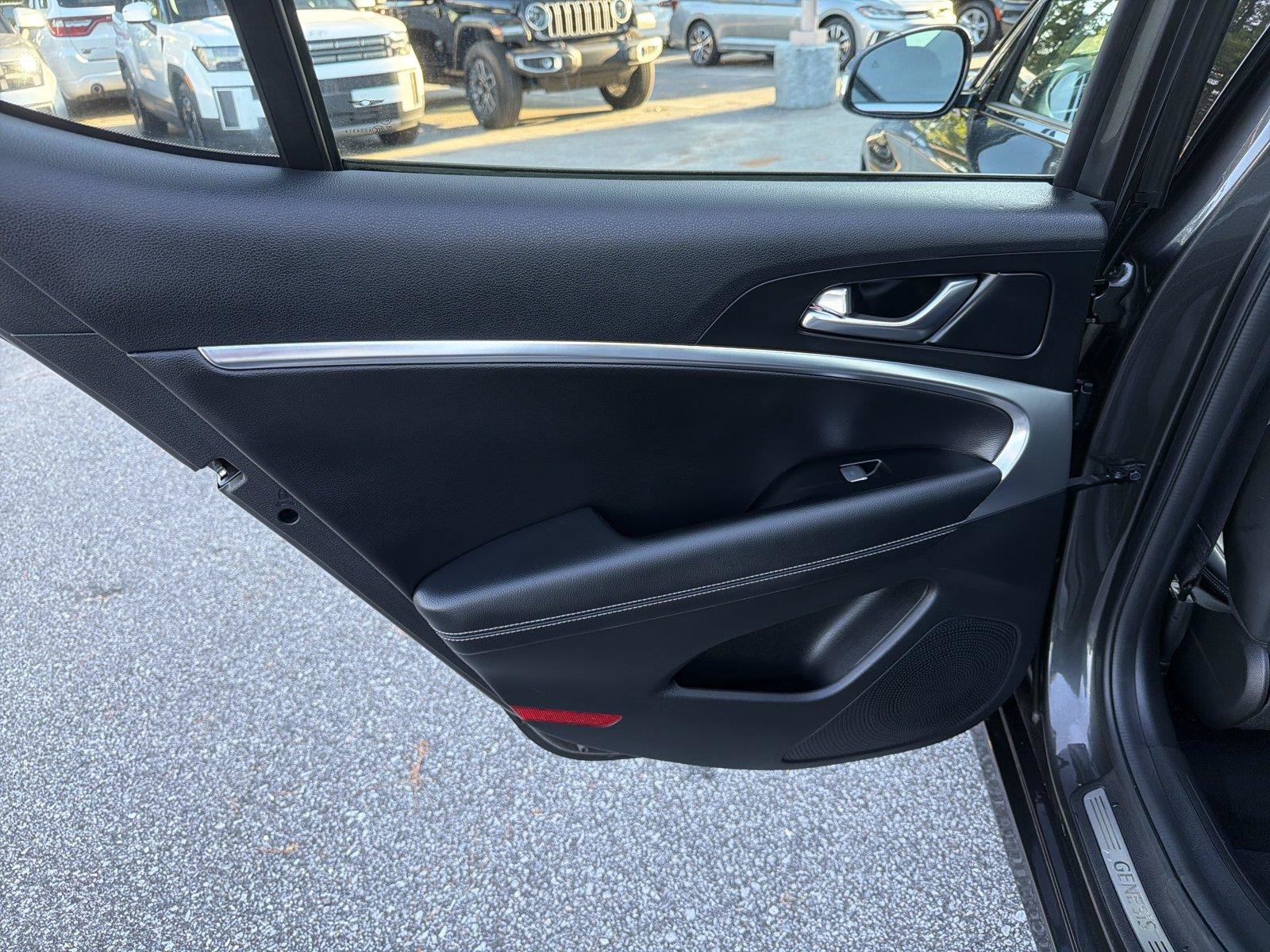Used 2025 Genesis G70 2.5T RWD image 20