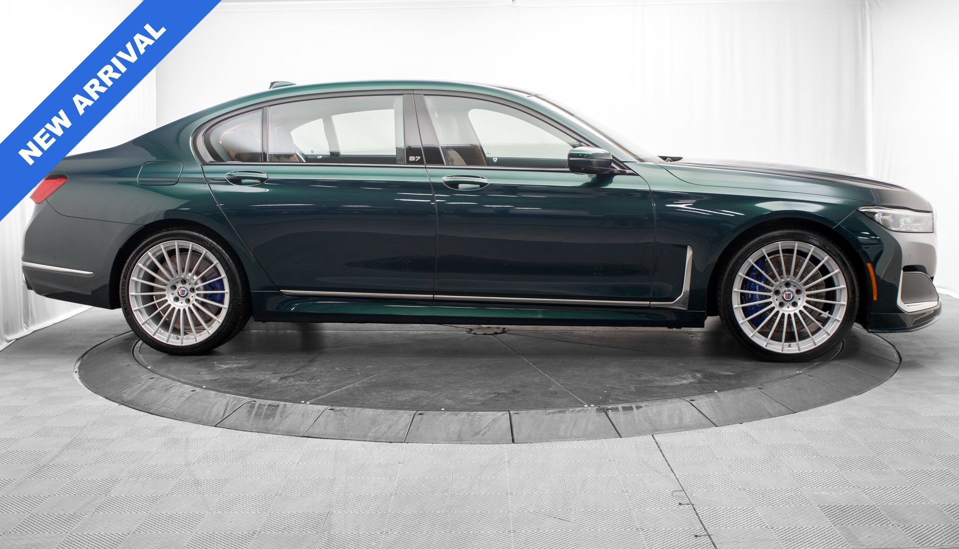 Used 2022 BMW ALPINA B7 xDrive w/ Luxury Rear Seating Package AWD/4WD image 2