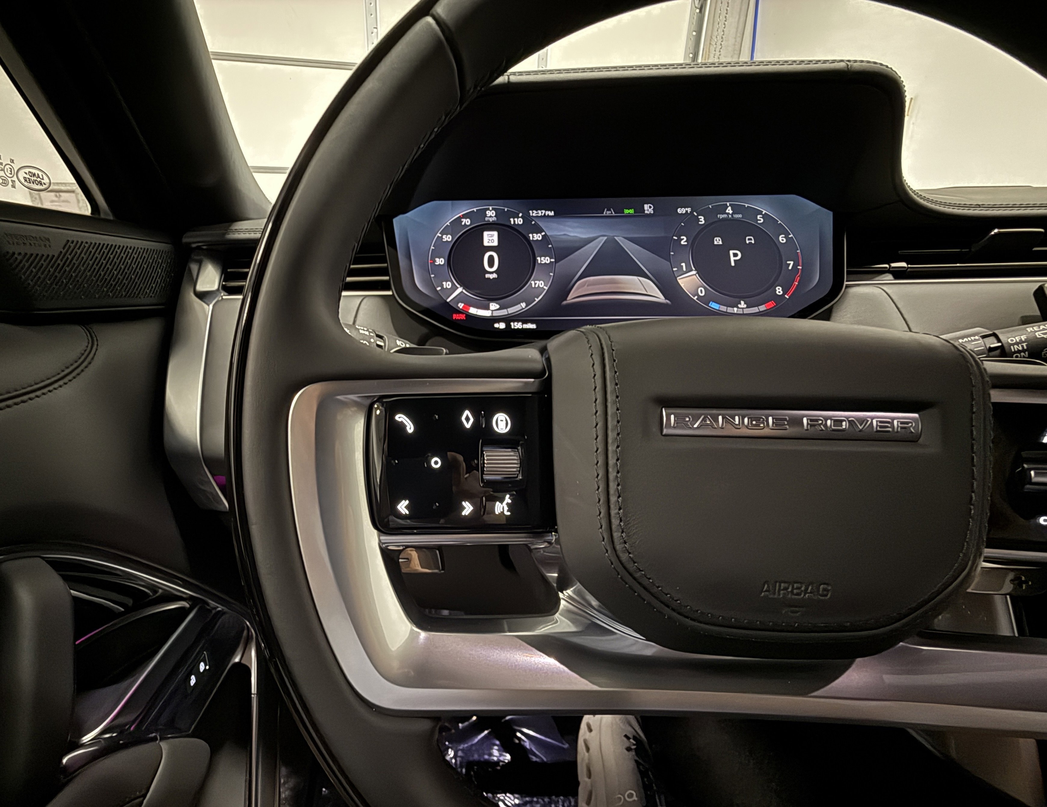 Used 2025 Land Rover Range Rover Long Wheelbase Autobiography image 40