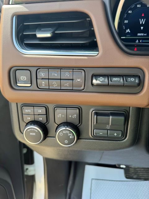 Used 2024 Chevrolet Suburban High Country w/ Advanced Technology Package image 27