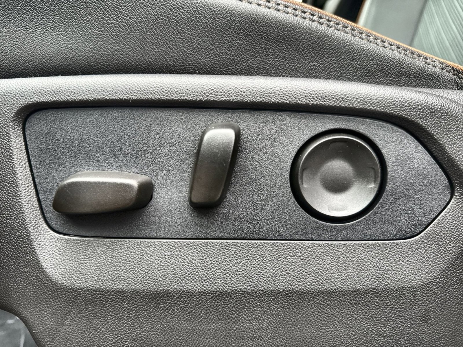 New 2026 GMC Yukon XL AT4 w/ AT4 Premium Plus Package image 14