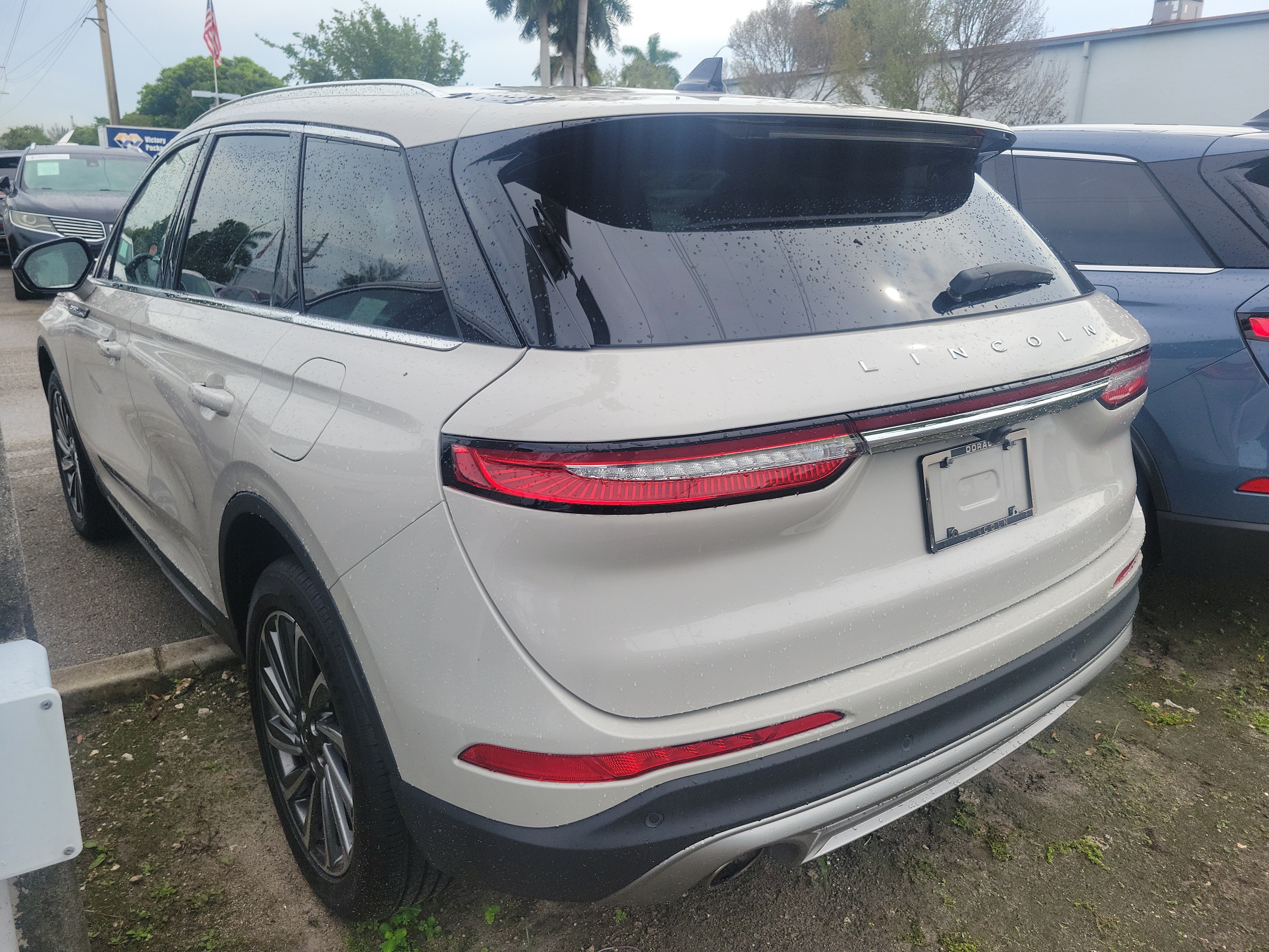 Certified 2024 Lincoln Corsair Reserve FWD image 3