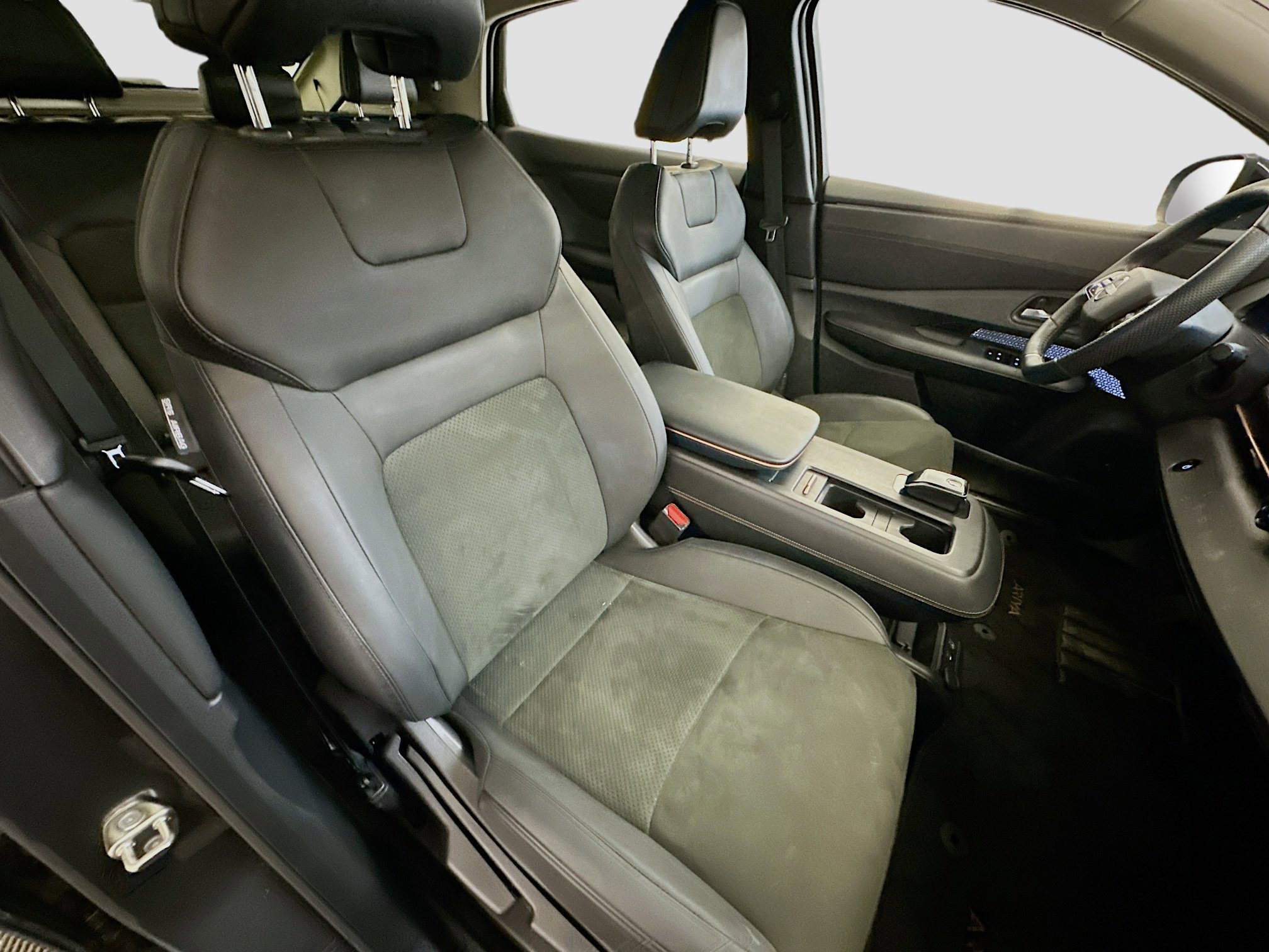 Used 2024 Nissan Ariya AWD image 32