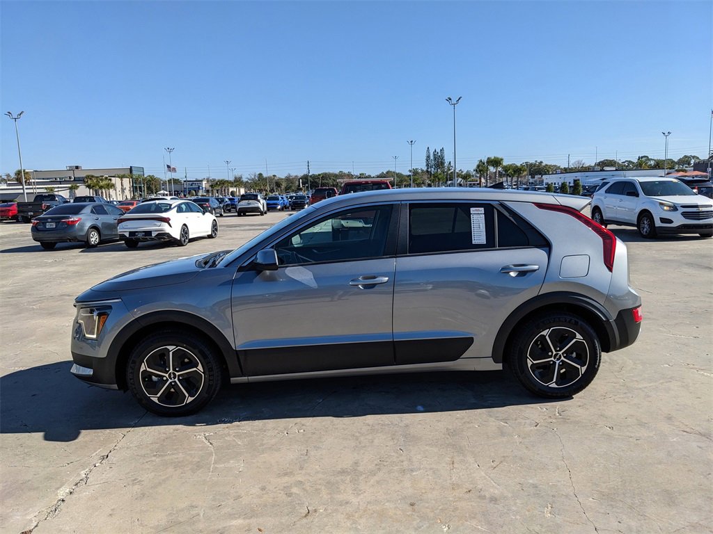 Used 2025 Kia Niro LX image 6