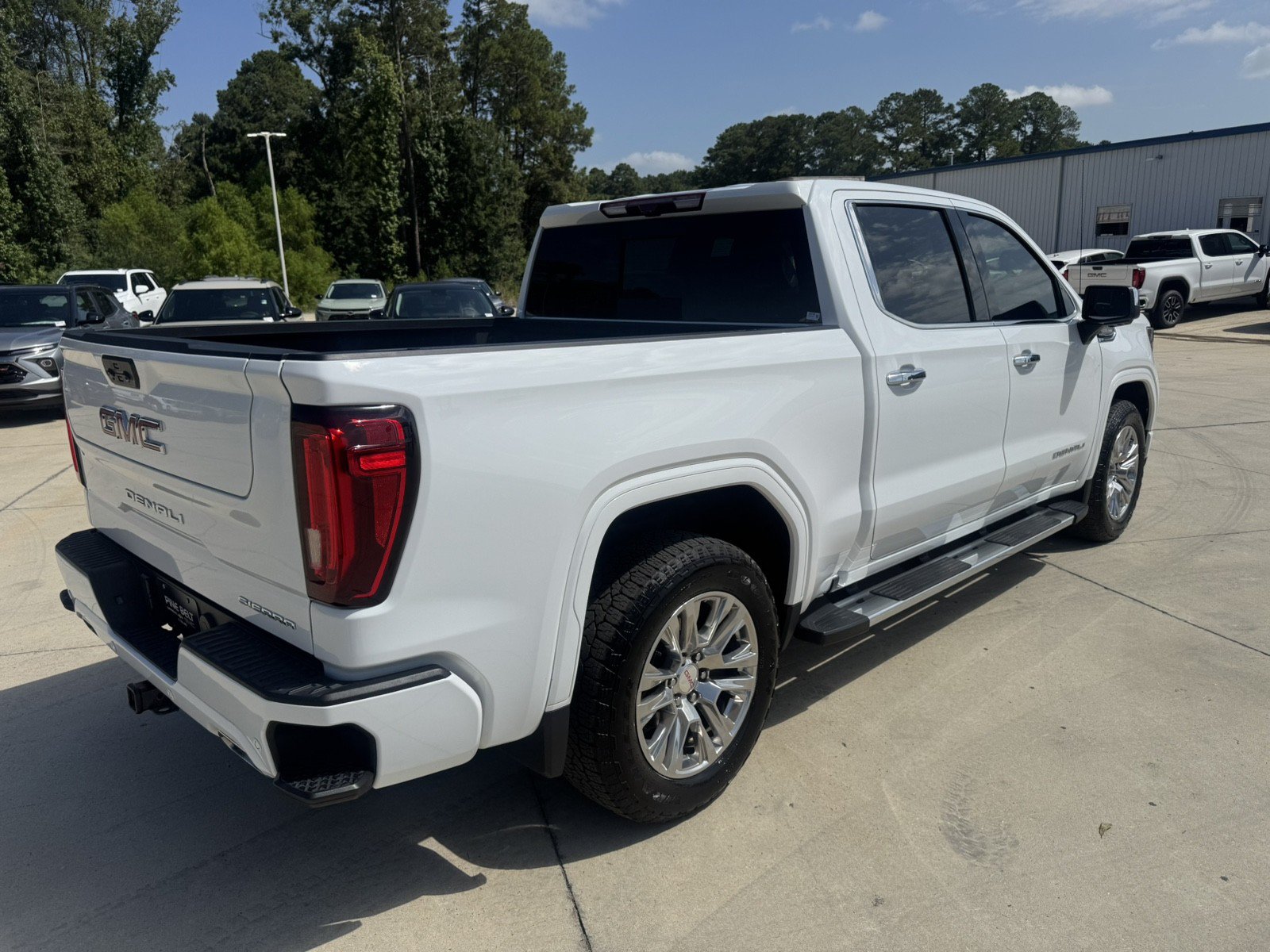 Used 2023 GMC Sierra 1500 Denali w/ Technology Package AWD/4WD image 6