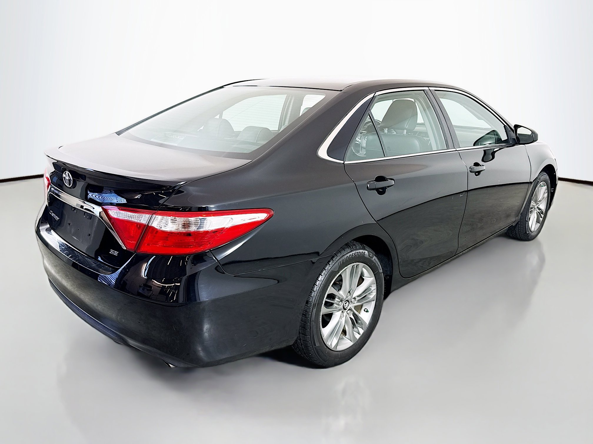Used 2016 Toyota Camry SE image 7