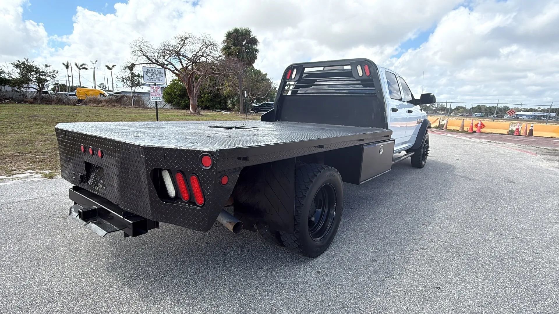 Used 2015 RAM 4500 Tradesman w/ Chrome Appearance Group image 7