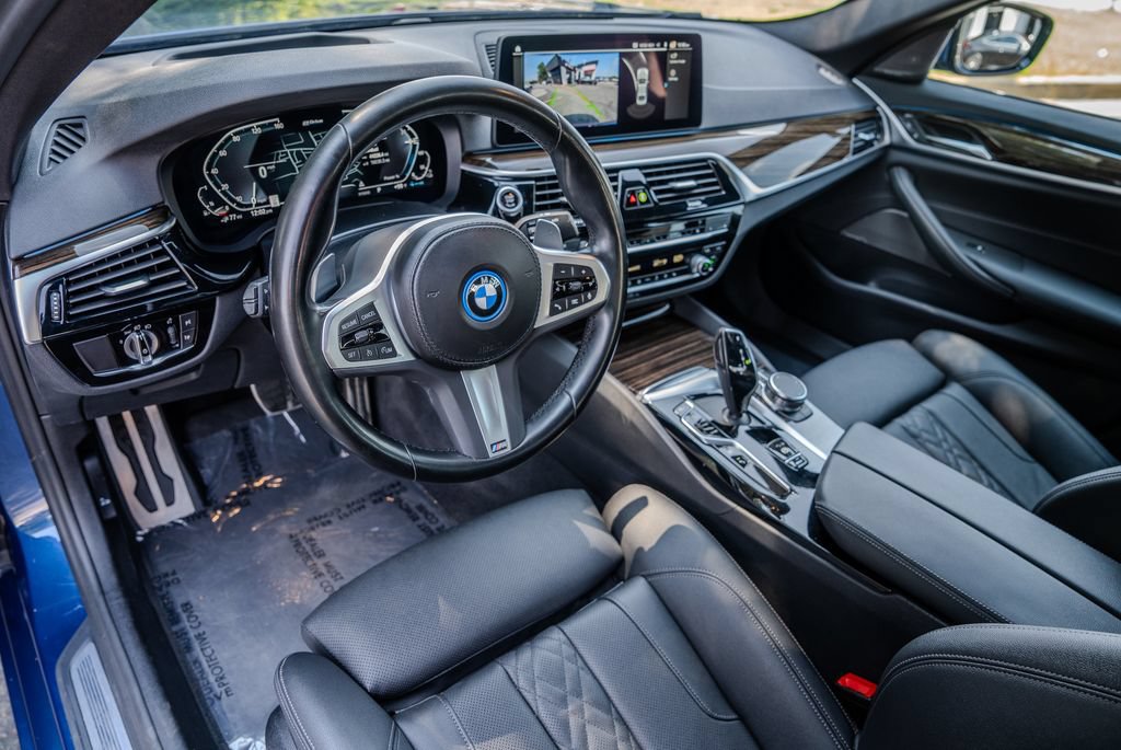 Used 2023 BMW 530e w/ M Sport Package RWD image 4