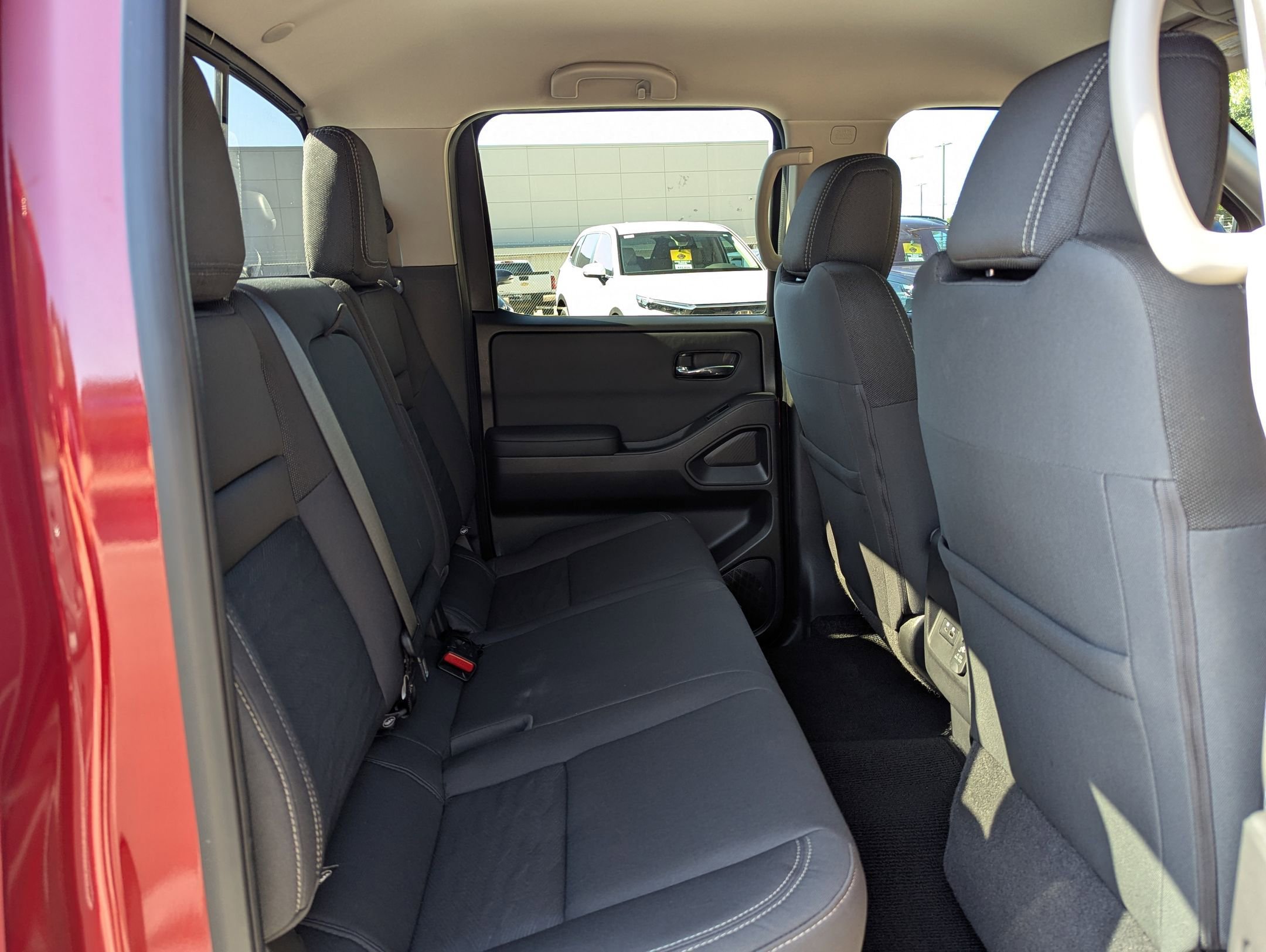 Used 2022 Nissan Frontier SV image 25