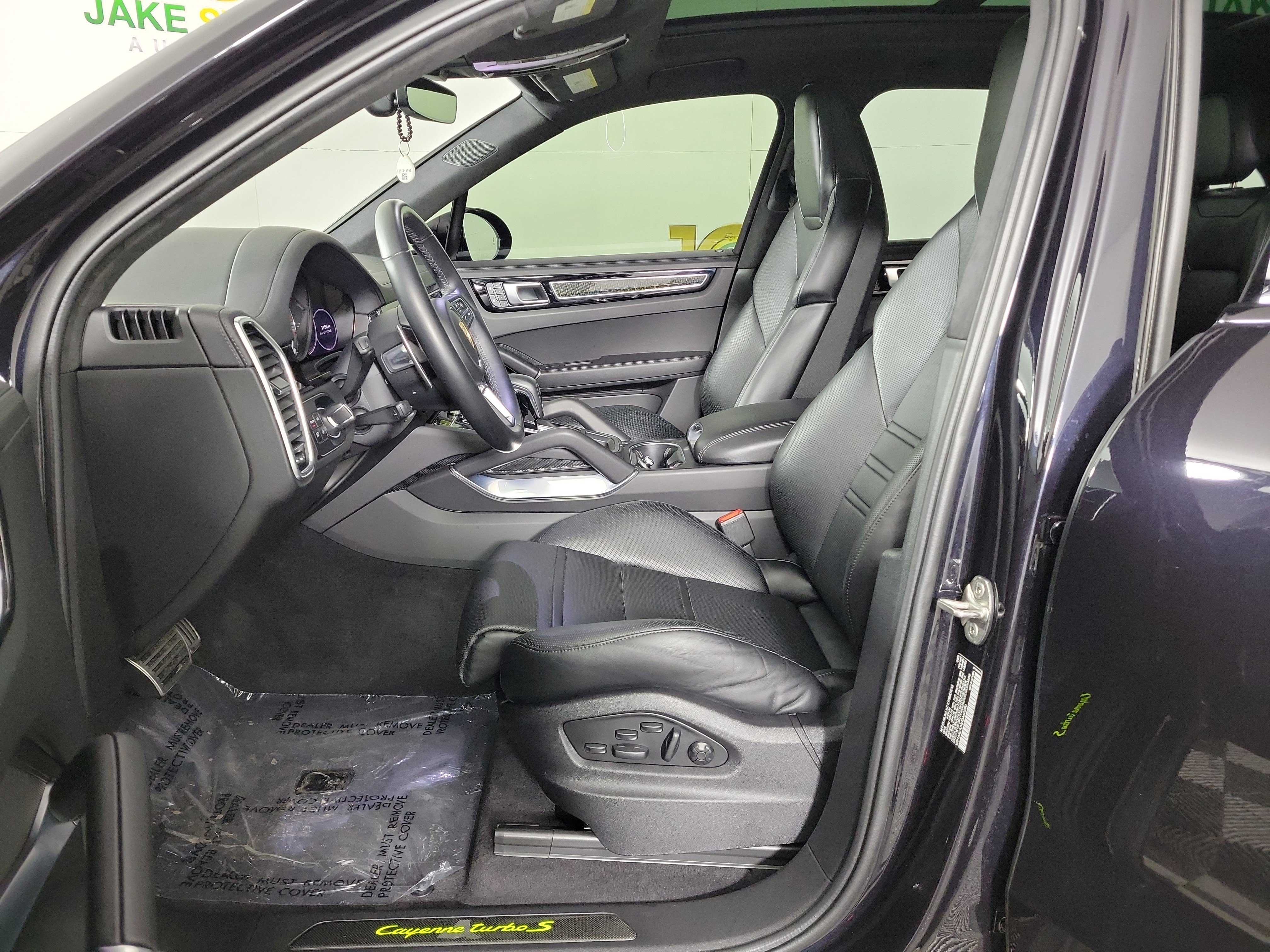 Used 2022 Porsche Cayenne Turbo S image 9