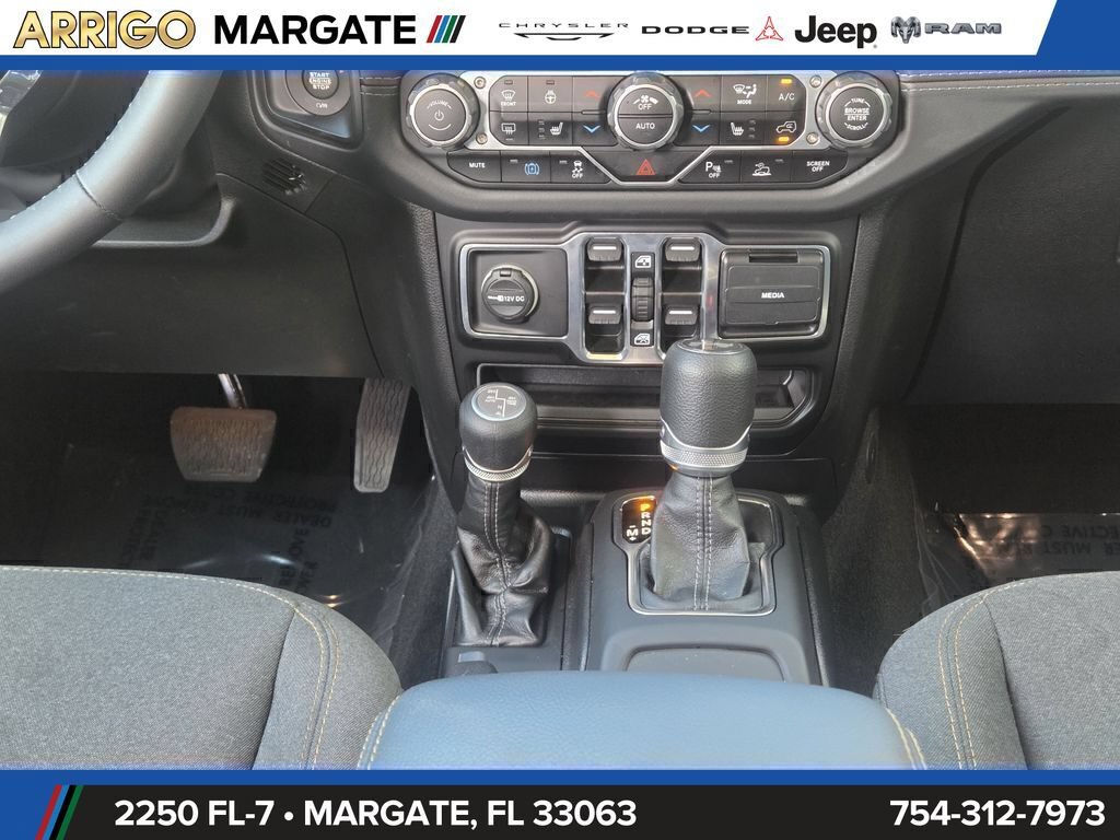 Used 2025 Jeep Wrangler Unlimited Sahara w/ Safety Group AWD/4WD image 19