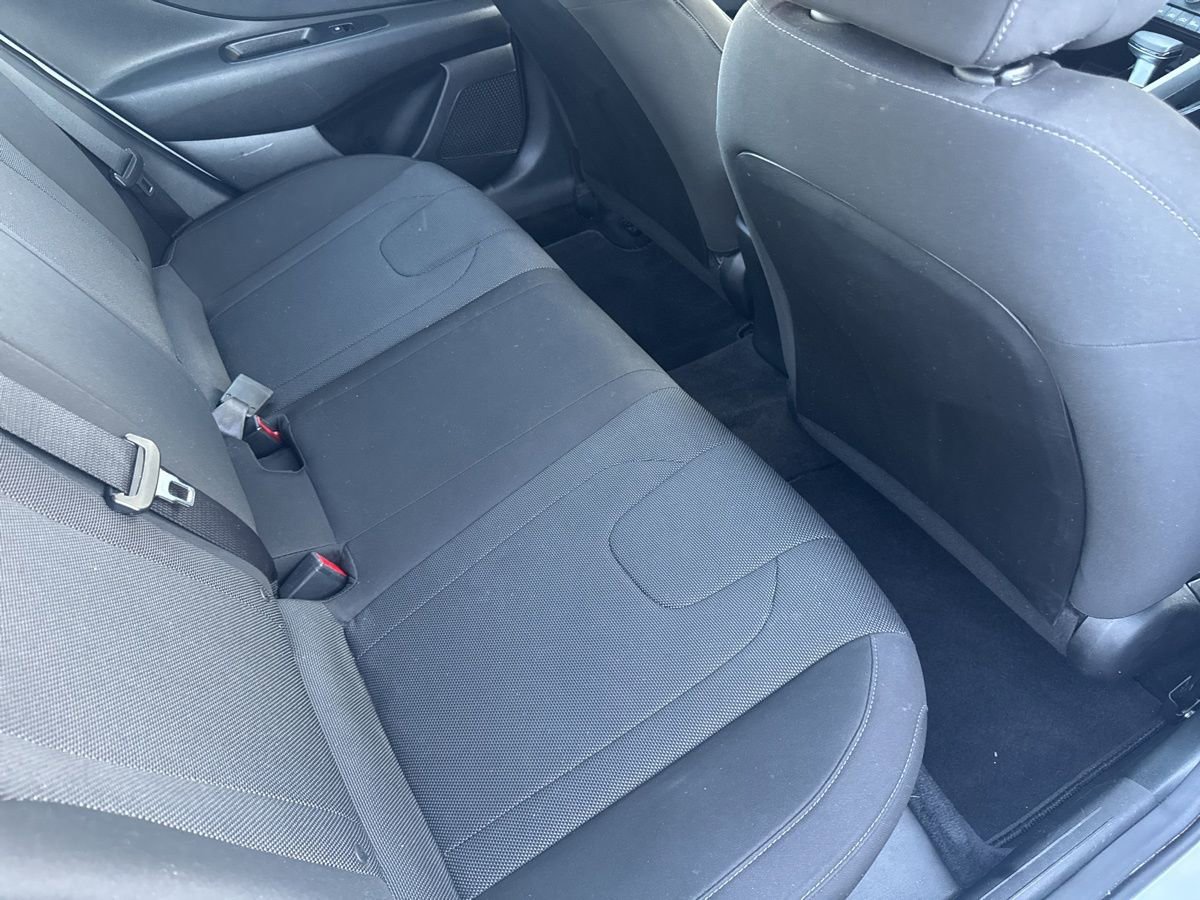 Used 2023 Hyundai Elantra SE image 41