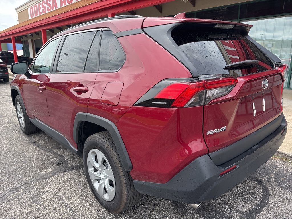 Used 2021 Toyota RAV4 LE AWD/4WD image 7