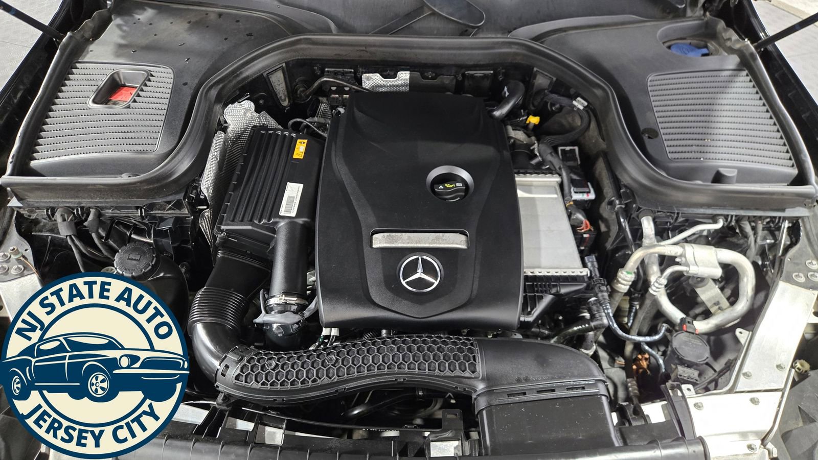 Used 2019 Mercedes-Benz GLC 300 4MATIC w/ Premium Package image 34