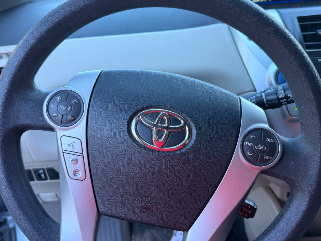 Used 2014 Toyota Prius V Three FWD image 9