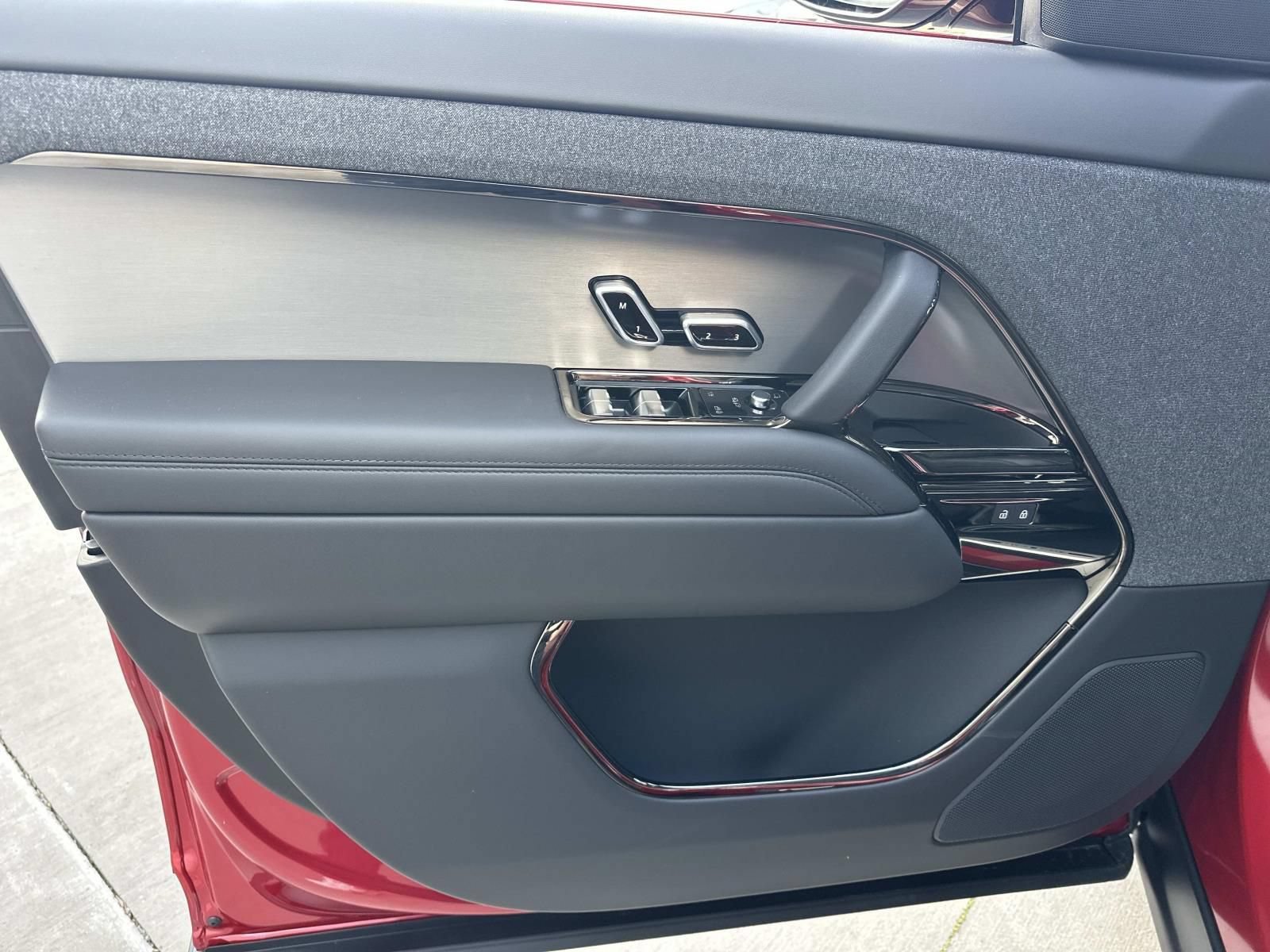 New 2026 Land Rover Range Rover Sport SE AWD/4WD image 9