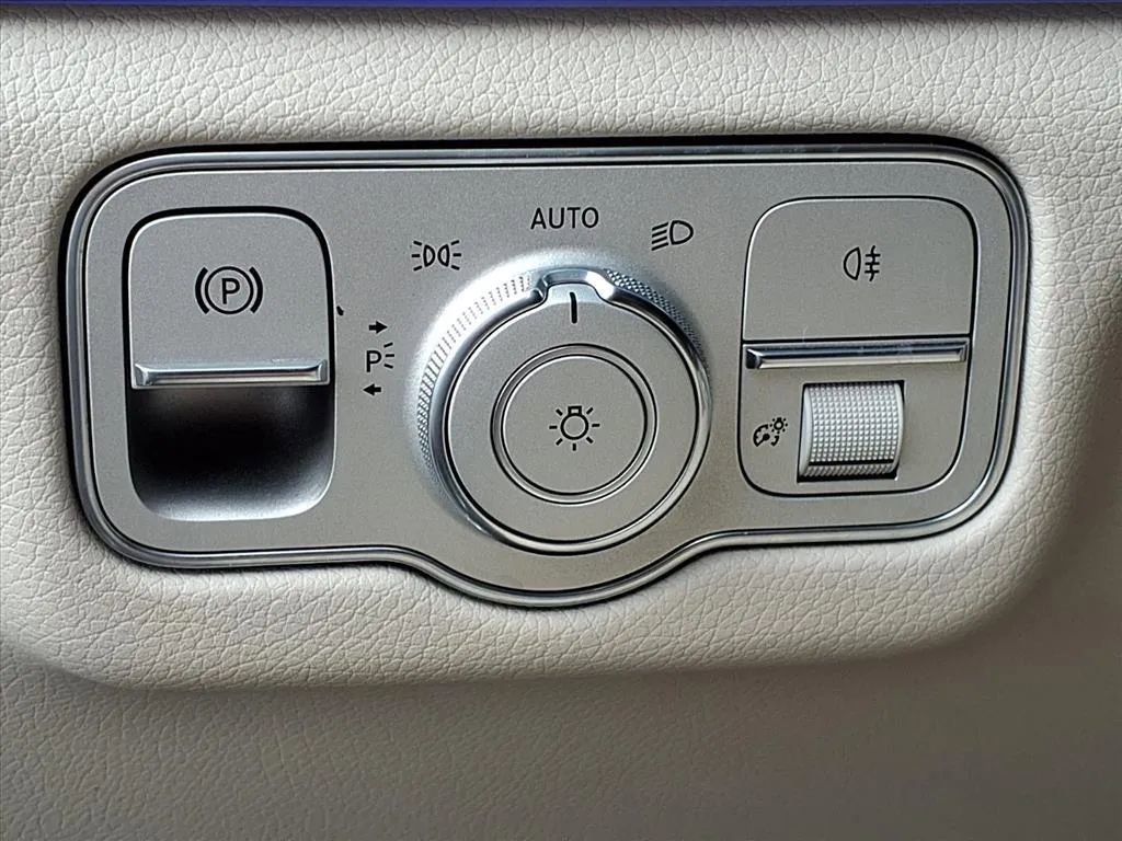 Used 2022 Mercedes-Benz GLS 450 4MATIC image 24