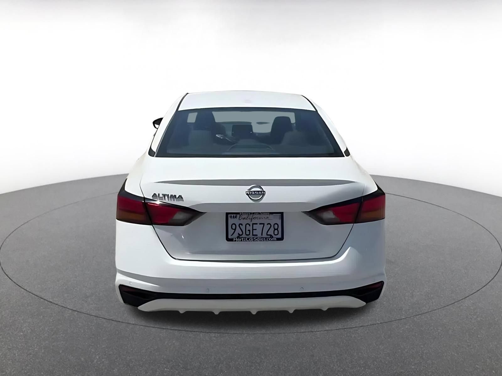 Used 2025 Nissan Altima 2.5 SV FWD image 12