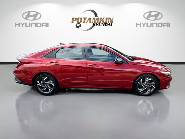 Certified 2025 Hyundai Elantra Sport FWD image 4