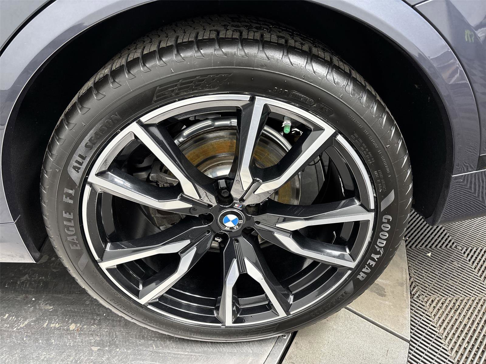 Used 2022 BMW X7 xDrive40i w/ M Sport Package AWD/4WD image 27