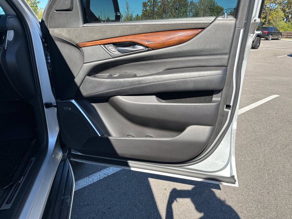Used 2020 Cadillac Escalade Luxury RWD image 20