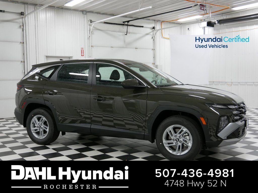 Certified 2025 Hyundai Tucson SE AWD/4WD image 1
