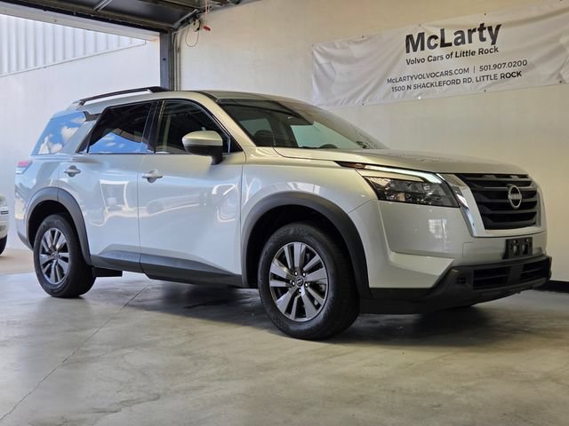 Used 2025 Nissan Pathfinder SV AWD/4WD image 25