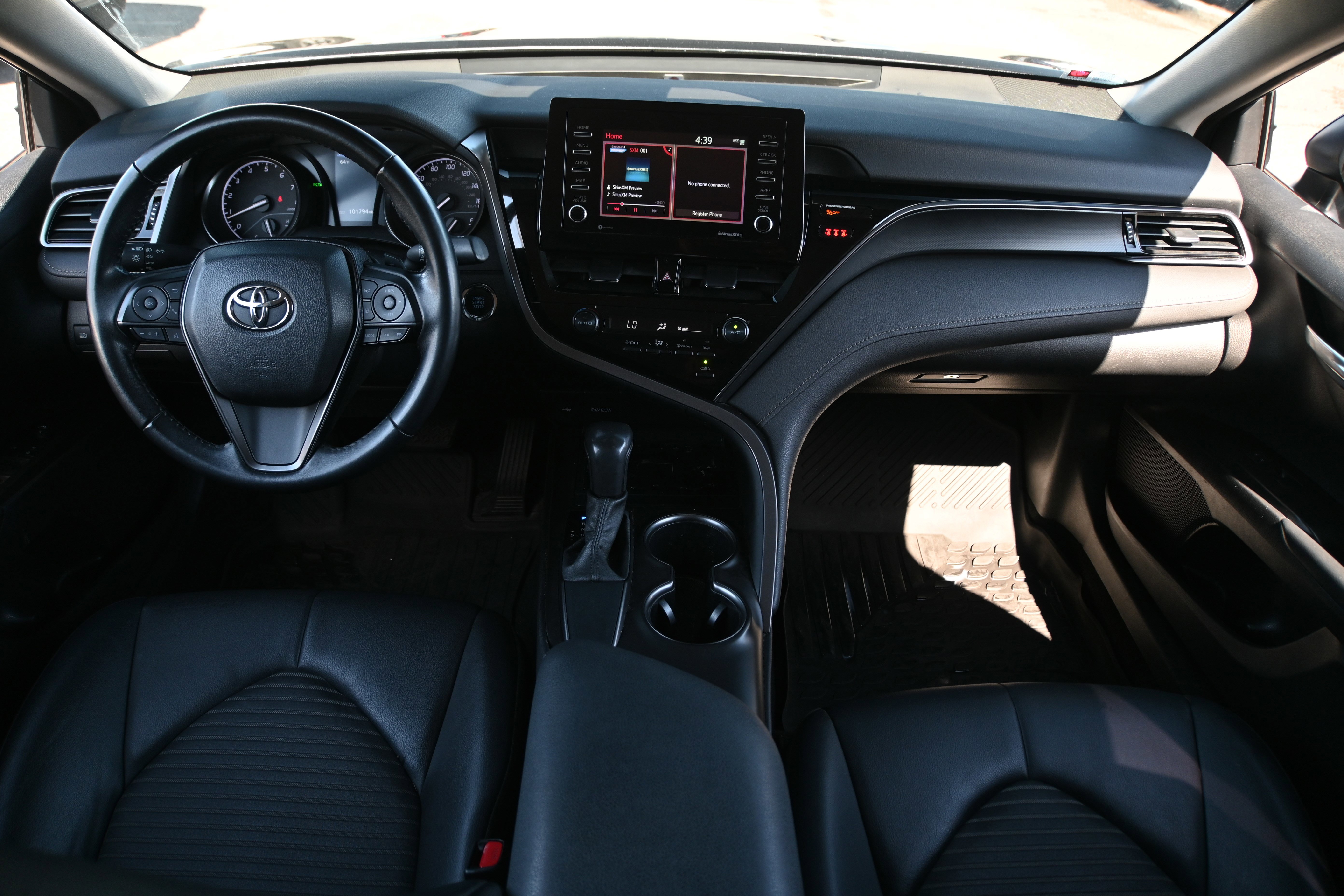 Used 2021 Toyota Camry SE w/ Convenience Package image 3