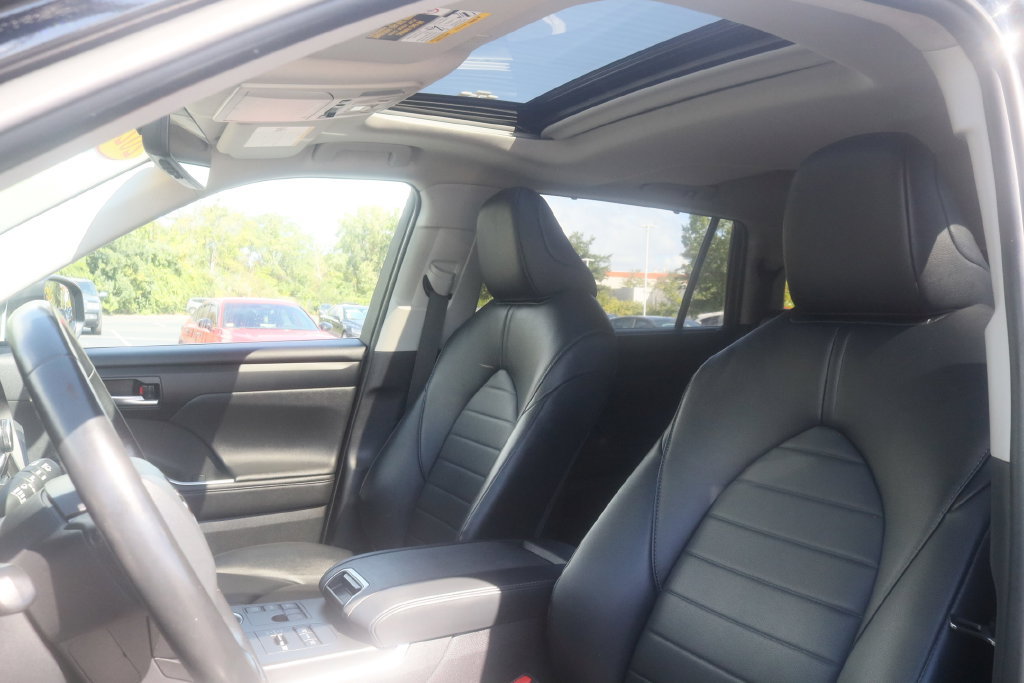 Used 2023 Toyota Highlander XLE AWD/4WD image 11